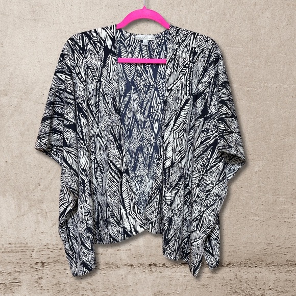 Moa Moa Shawl - Picture 1 of 3